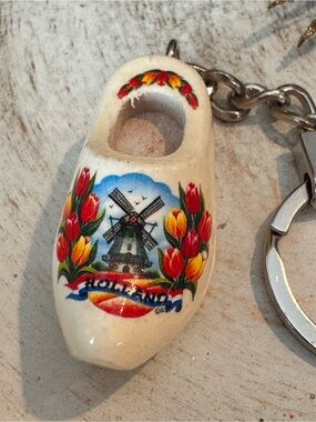 Vintage Holland Wooden Shoe Clog Keychain – Windmill & Tulips Souvenir